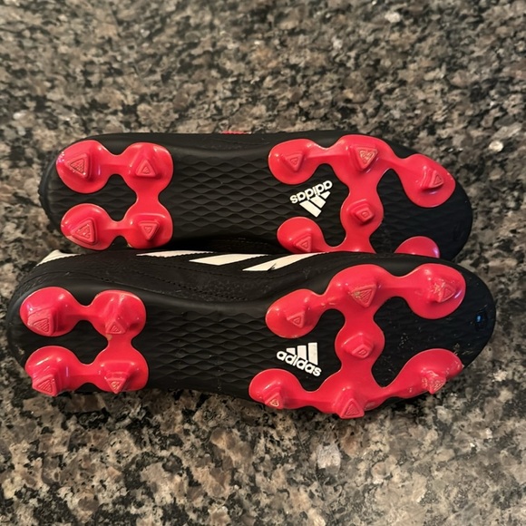Adidas soccer cleats Like New 6 - Picture 9 of 9